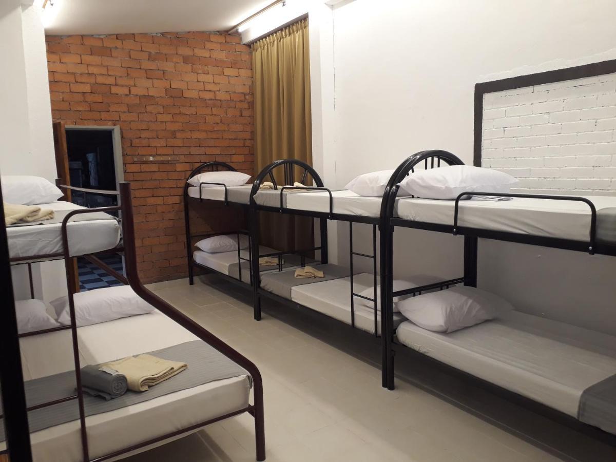 Dorm Master Hostel Padang Mat Sirat Екстериор снимка