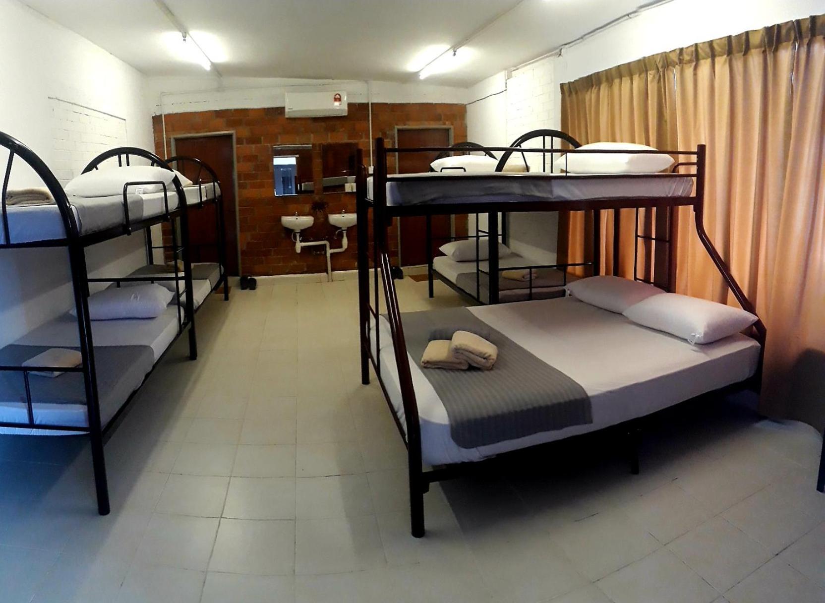 Dorm Master Hostel Padang Mat Sirat Стая снимка